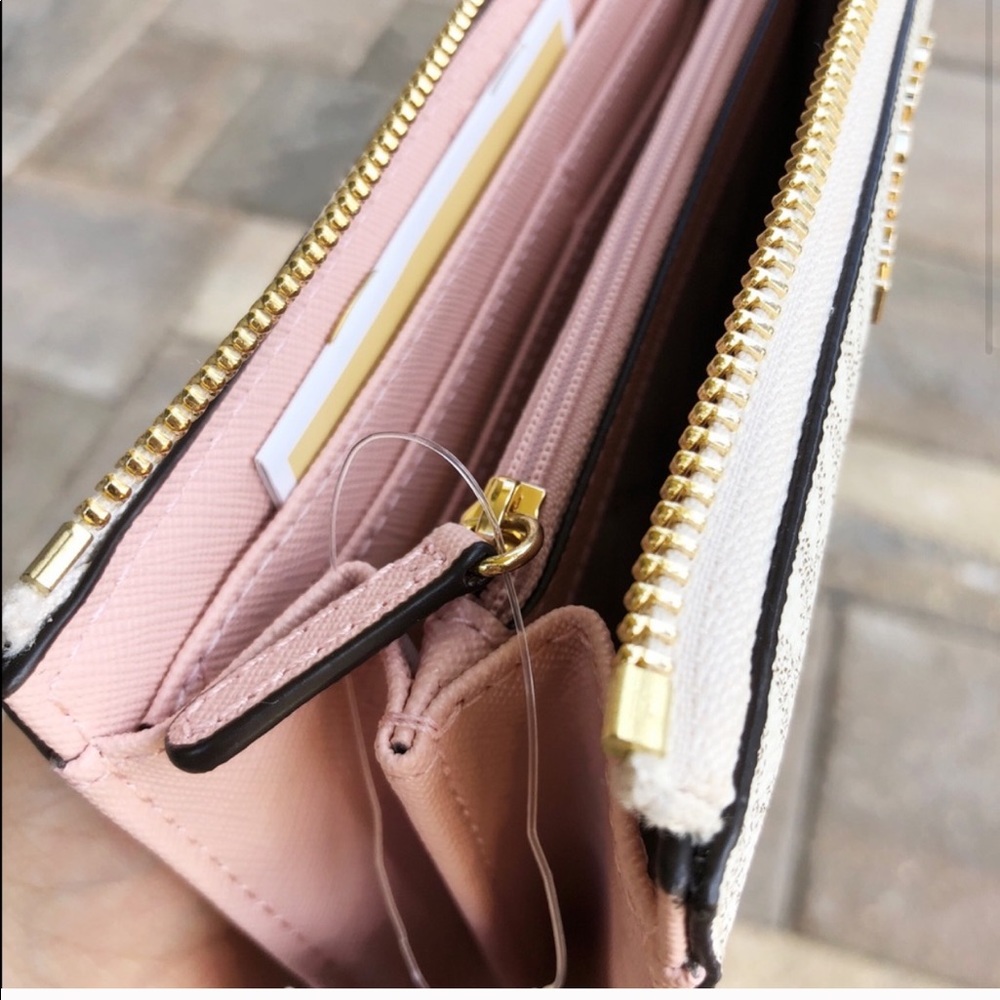 Michael Kors 3/4 zip wallet vanilla mk pink - Picture 2 of 7